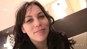 Brunette française sodomisée et fistée brutalement