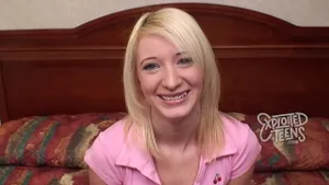 Jeune blonde baisée dur lors de son premier casting X