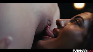 Coco Bae brune se transforme en futanari affamée de bite