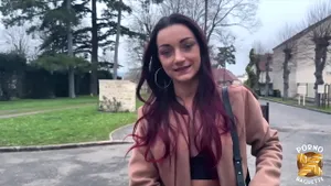 Angela MILF française baise sans limites en lingerie