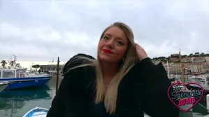 Ashley blonde française réalise son fantasme pervers
