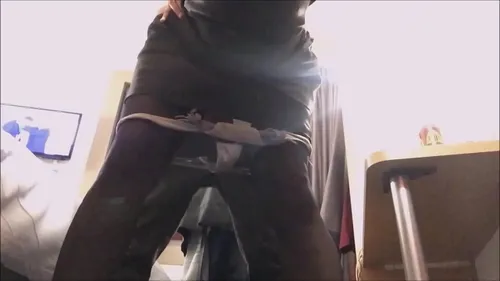 MILF blonde en satin baisée sauvagement en vacances