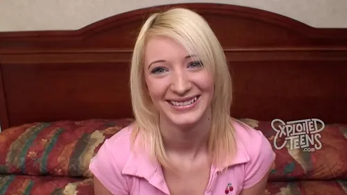 Jeune blonde baisée dur lors de son premier casting X