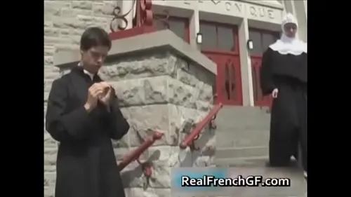 Nonne française baise en costume religieux tabou
