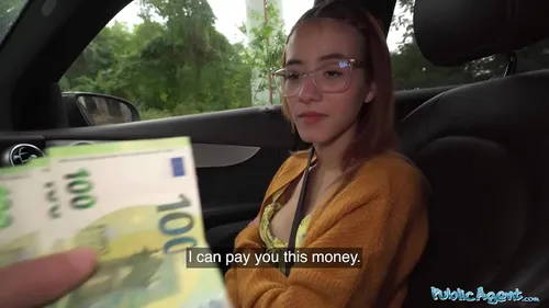 Agent public baise brunette dehors et lui éjacule dans la...