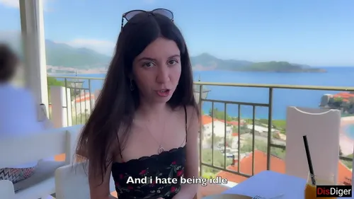 Katty West baisée brutalement et éjac sur le cul