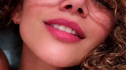 Voisine timide aux gros seins baise en POV amateur