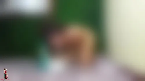 Latina vomit en se masturbant - gorge profonde extrême