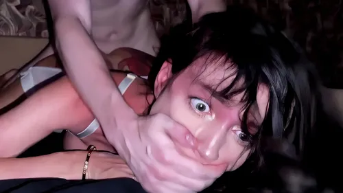 Telari Love brune tatouée se fait défoncer brutalement