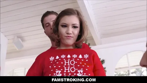 Demi-soeur Riley baisée dur à Noël - Tabou familial