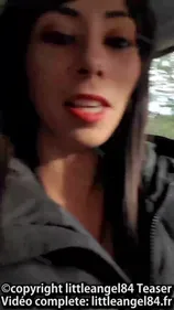 MILF blonde sodomisée par un inconnu dans la neige