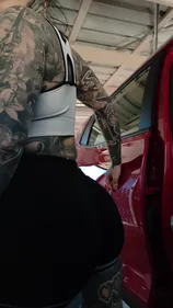 MILF se masturbe à la salle de sport - Gros cul sexy